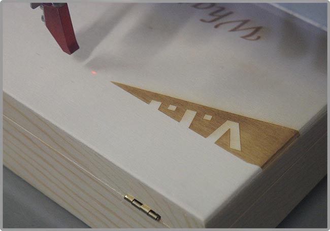 Gravure laser d'un coffret en bois VIP Fabisto